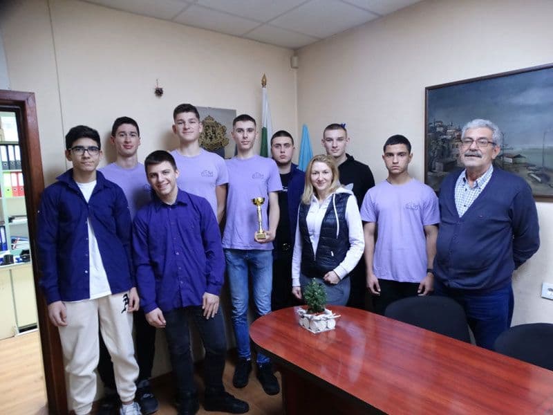 Второ място на общинското първенство по волейбол за юноши 8-10 клас от „Ученически игри“ 2022/2023 година